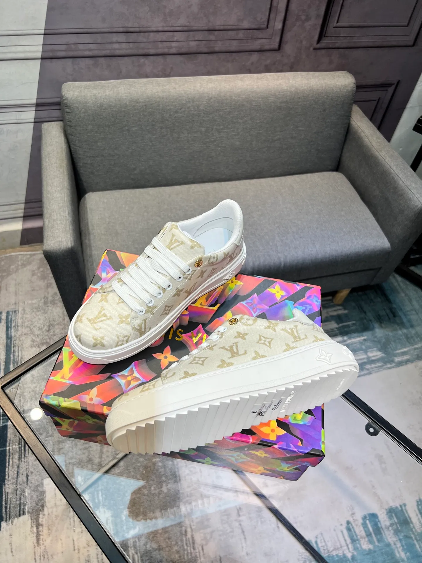 Men's Men's Shoes 💰540 LV Louis Vuitton. The latest fashionable casual shoes are popular in physical stores. The new spring and summer comfortable imported custom patent leather plus cowhide, cowhide mesh, and unique jacquard fabric element design. With sheepskin lining, Lv original base, [sun][sun] high-end packaging and high quality💪Details determine quality, welcome to compare🇮🇹Code number 38-44, 45 can be customized